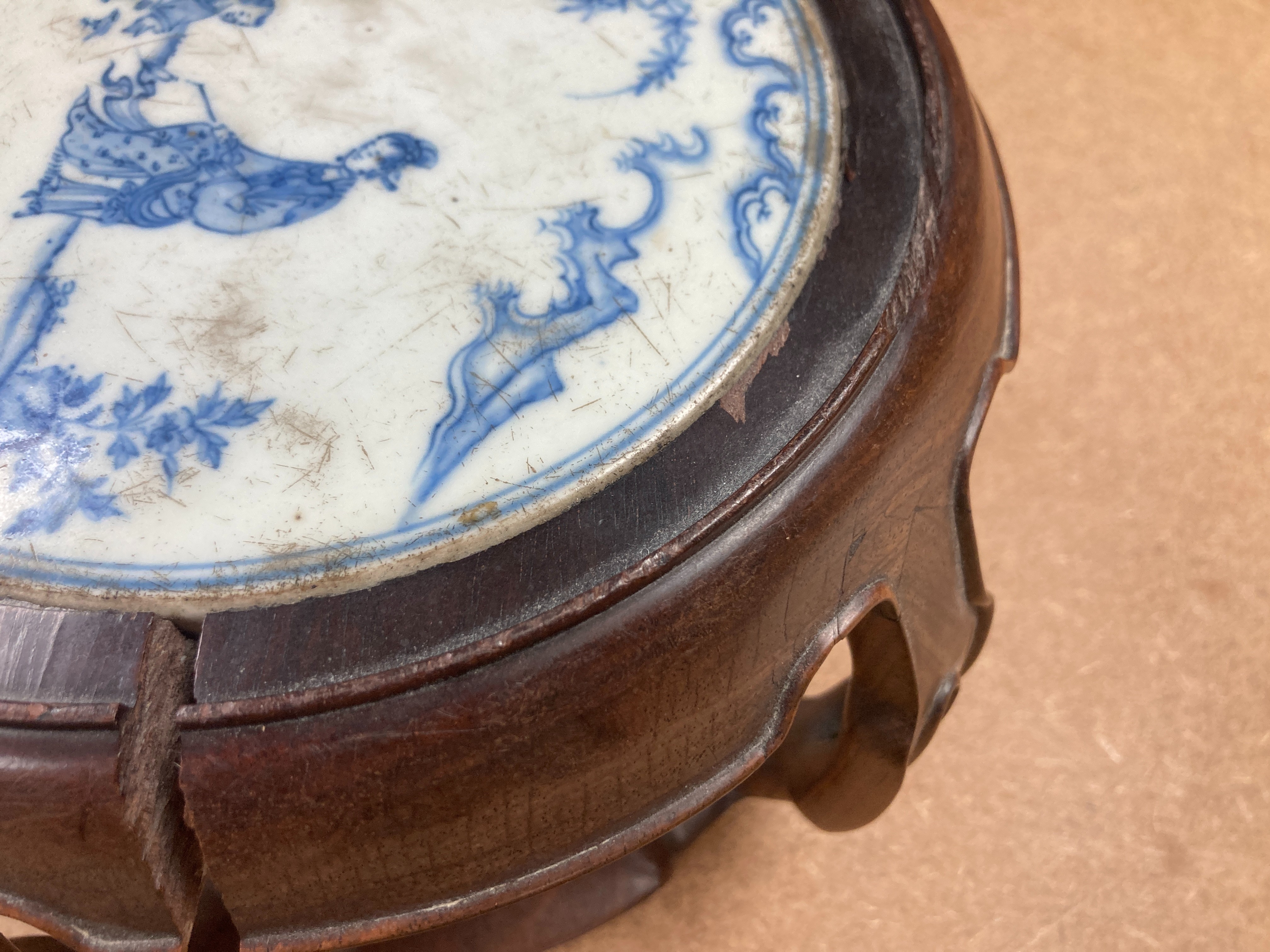 A 19th century Chinese blue and white circular tile inset hongmu stand, 22cm